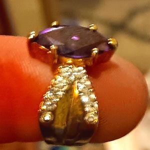 18k gold ring with purple amethyst stone absolutely beautiful